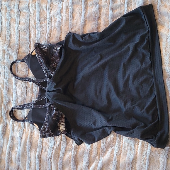 ❌️SOLD❌️ Athleta Cobra Dot Invigorate 2 in 1 Tank - Picture 6 of 10